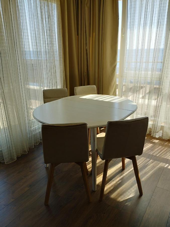 Swan Bay Complex Apartment Chernomorets Bagian luar foto