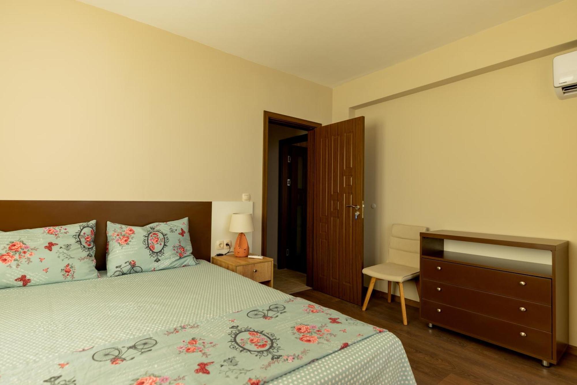 Swan Bay Complex Apartment Chernomorets Bagian luar foto